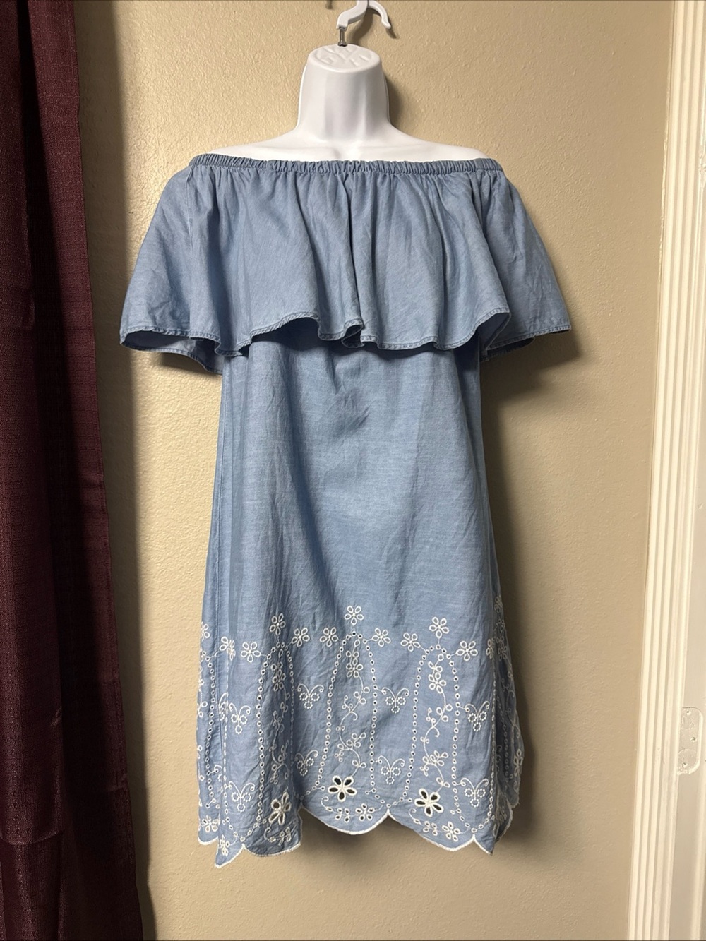 #916 Old Navy Chambrey Shoulder Ruffle Dress Size Small
